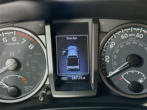 Used 2022 Toyota Tacoma TRD Off-Road image 12