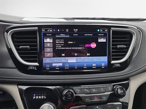 Used 2022 Chrysler Pacifica Touring-L w/ Uconnect Theater Family Group image 22