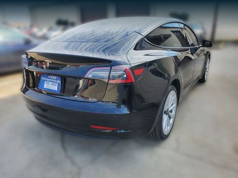 Used 2022 Tesla Model 3 Standard Range image 9