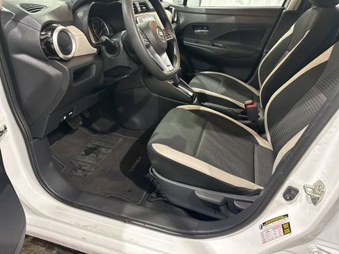 Used 2021 Nissan Versa SV image 9