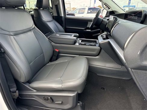 New 2025 Ford Expedition Active image 11