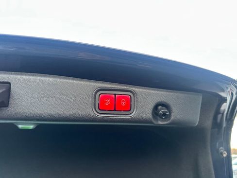 Used 2019 Mercedes-Benz E 300 4MATIC image 31