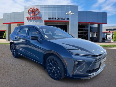 Used 2025 Toyota Crown Signia image 1