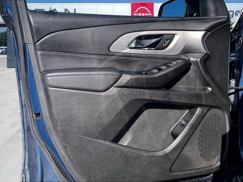 Used 2023 Chevrolet Traverse LT image 17