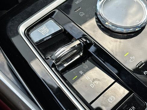 Used 2023 BMW 740i w/ Parking Assistance Package RWD image 20