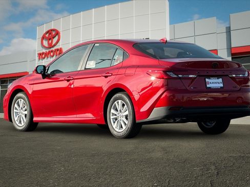 Used 2026 Toyota Camry LE image 5