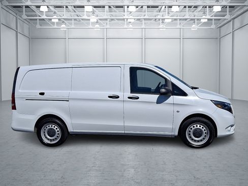 Used 2023 Mercedes-Benz Metris image 7