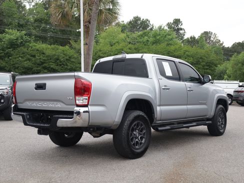 Used 2018 Toyota Tacoma SR5 RWD image 6