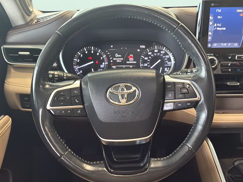 Used 2021 Toyota Highlander Platinum FWD image 28