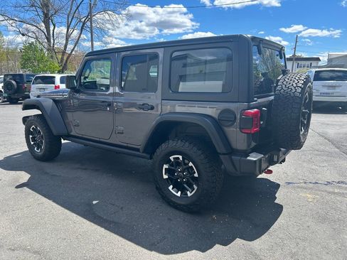 Used 2025 Jeep Wrangler Unlimited Rubicon AWD/4WD image 7