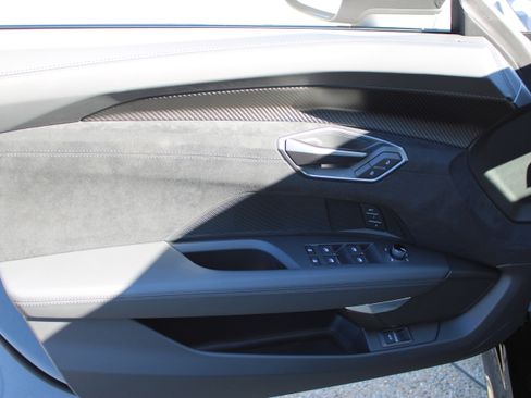 New 2026 Audi RS e-tron GT performance image 15