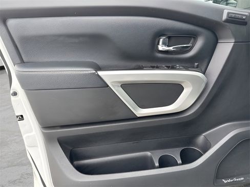 Used 2018 Nissan Titan PRO-4X image 19