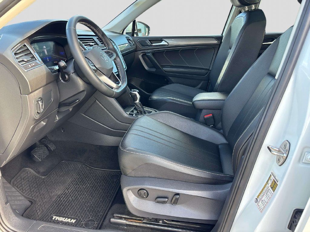 Used 2023 Volkswagen Tiguan SE AWD/4WD image 10