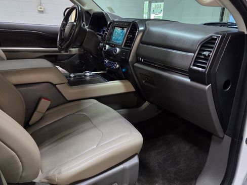 Used 2018 Ford Expedition Limited w/ Equipment Group 301A AWD/4WD image 23