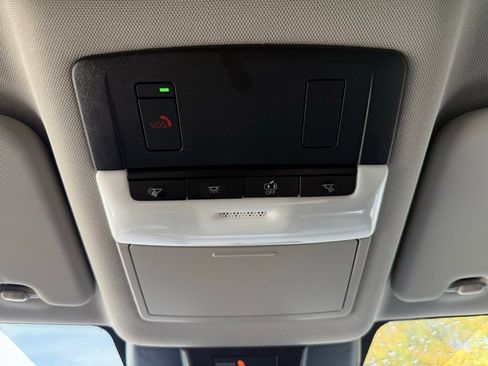 Used 2023 Nissan Rogue SV image 35