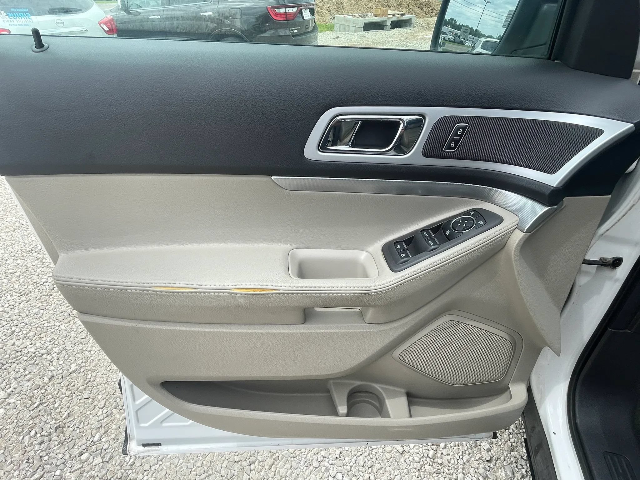Used 2014 Ford Explorer XLT w/ Equipment Group 202A AWD/4WD image 25