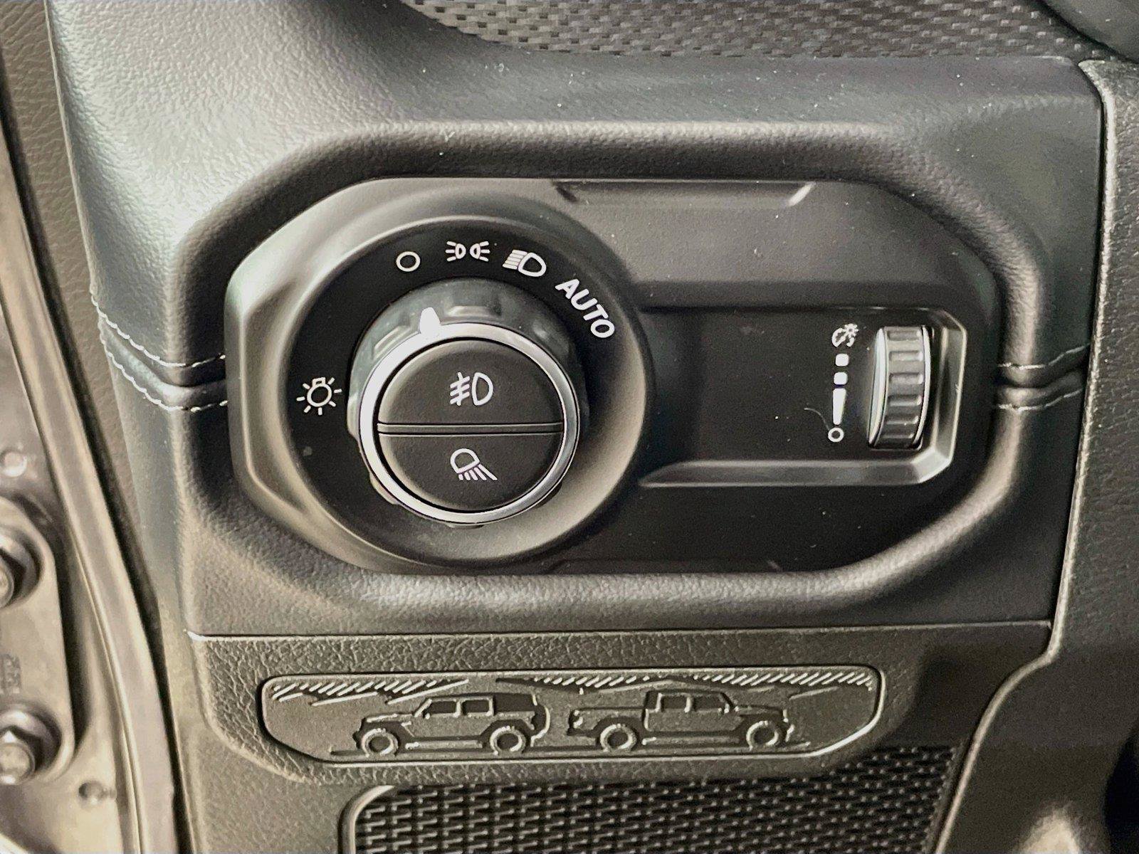 Used 2026 Jeep Gladiator Mojave AWD/4WD image 14