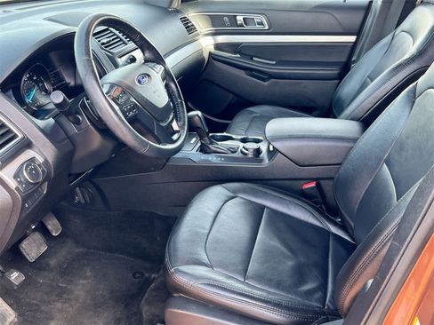 Used 2017 Ford Explorer XLT w/ Equipment Group 202A image 10