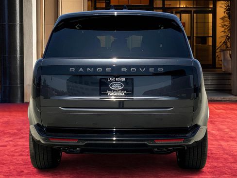 New 2025 Land Rover Range Rover Long Wheelbase SE image 4