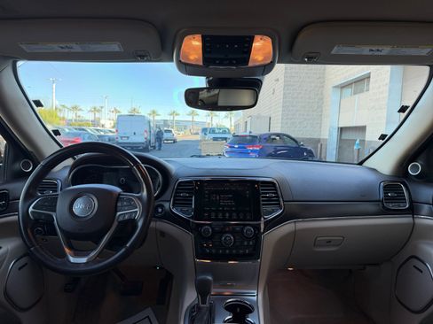 Used 2019 Jeep Grand Cherokee Overland AWD/4WD image 20
