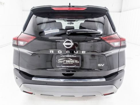 Used 2023 Nissan Rogue SV image 6