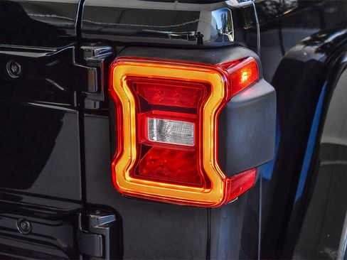 Used 2023 Jeep Wrangler Unlimited Rubicon 4xe w/ Steel Bumper Group image 7