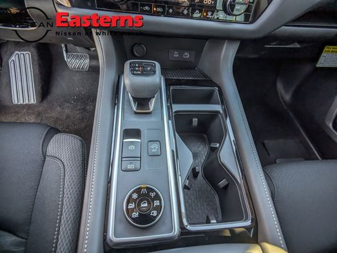 New 2025 Nissan Pathfinder SV w/ SV Premium Package image 15