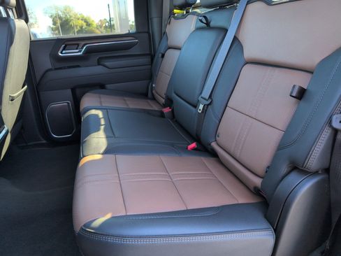 Used 2024 Chevrolet Silverado 2500 High Country w/ High Country Premium Package image 26