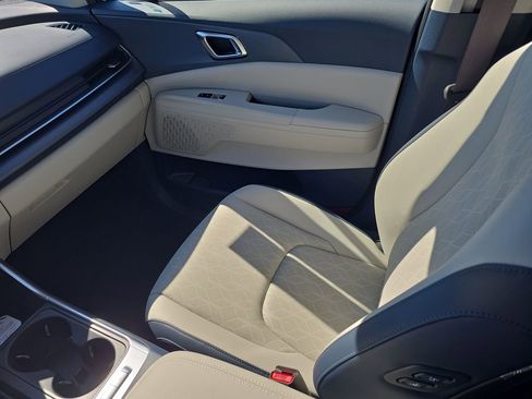 New 2026 Kia Carnival EX FWD image 16