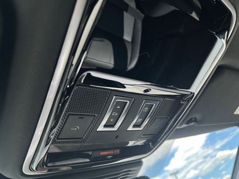 New 2026 Land Rover Range Rover Velar Dynamic SE image 22