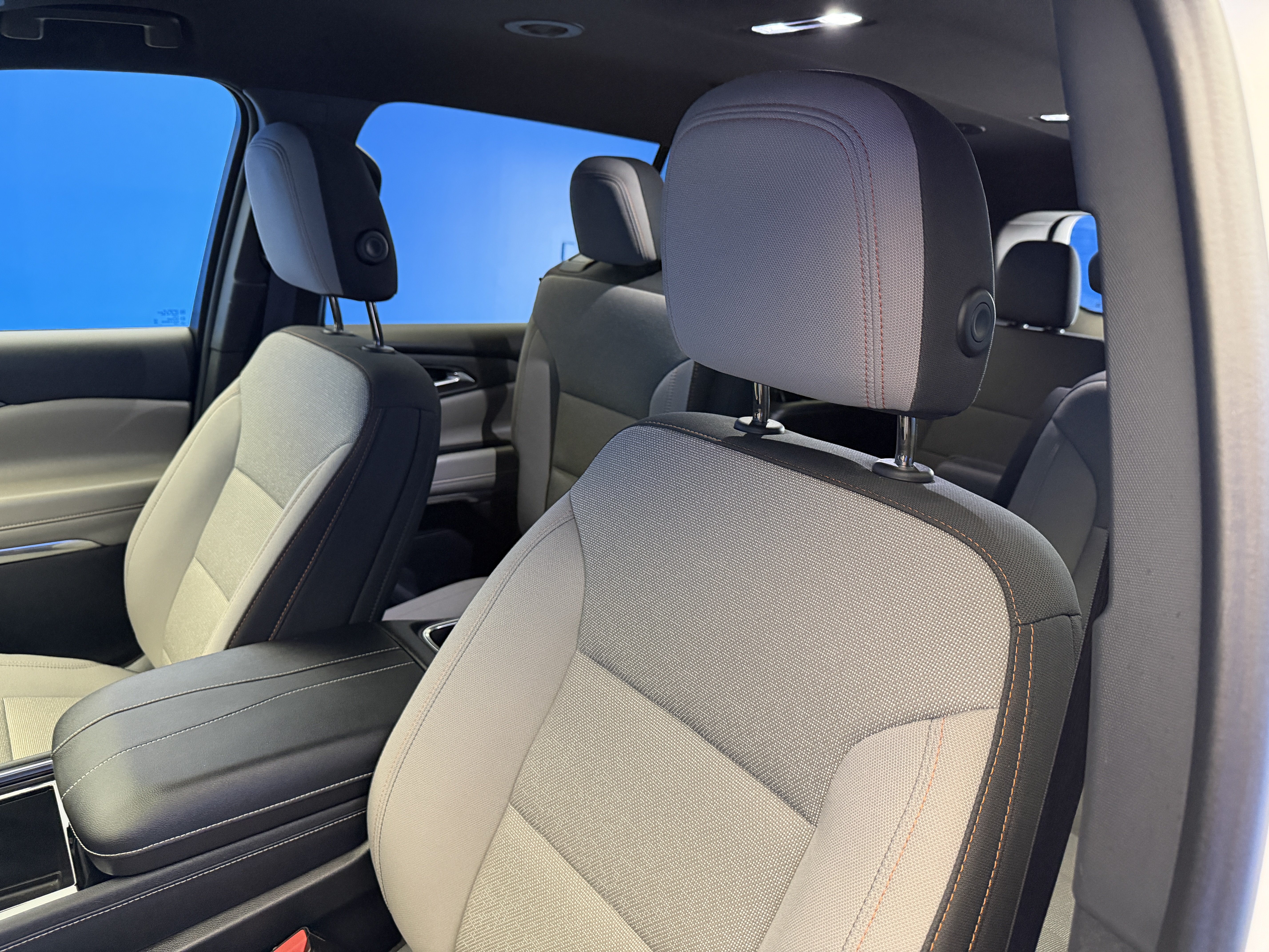 Used 2026 Chevrolet Traverse LT w/ Driver Confidence Package FWD image 12