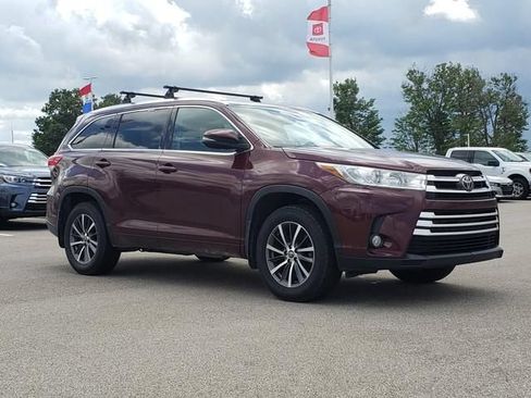 Used 2017 Toyota Highlander XLE AWD/4WD image 3