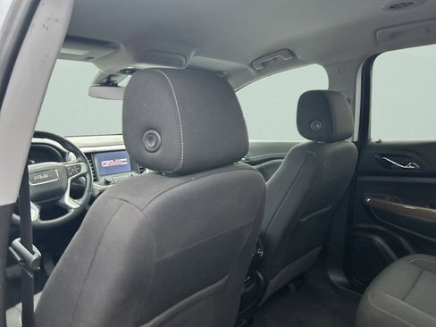 Used 2023 GMC Acadia SLE w/ Driver Convenience Package image 16