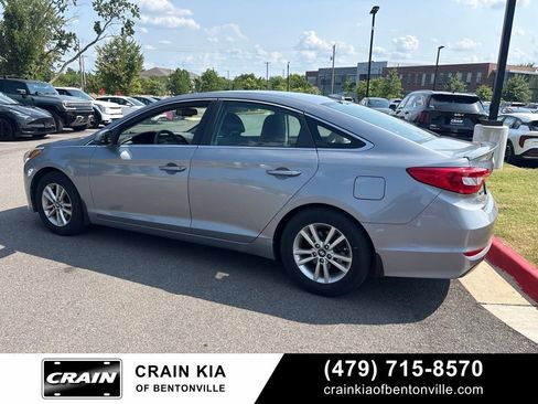 Used 2017 Hyundai Sonata SE w/ Cargo Package FWD image 4