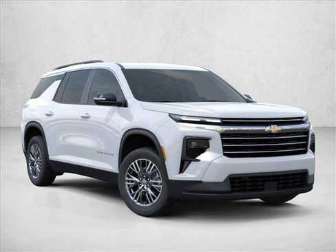 New 2026 Chevrolet Traverse LT image 2