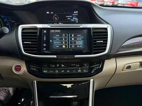 Used 2017 Honda Accord EX-L image 18