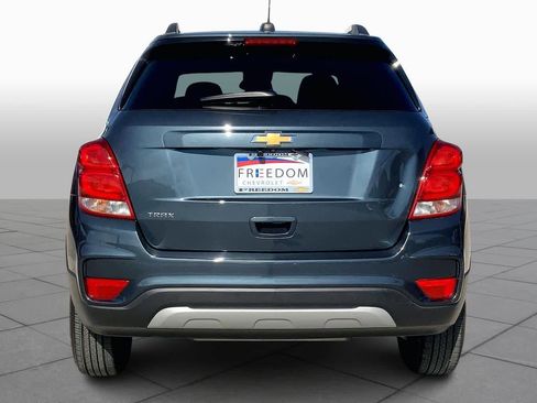 Used 2021 Chevrolet Trax LT w/ LT Convenience Package image 4