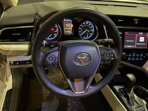 Used 2018 Toyota Camry LE image 13