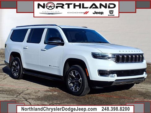 Certified 2024 Jeep Wagoneer L Series III w/ Flexible Seating Group image 1