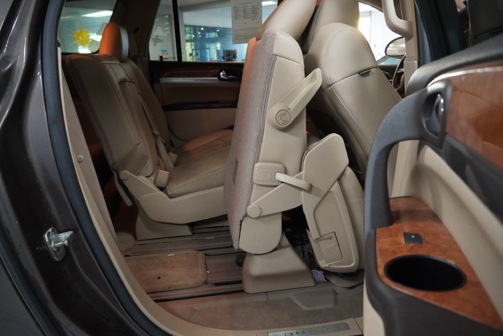 Used 2008 Buick Enclave CXL w/ Entertainment Package #3 FWD image 47