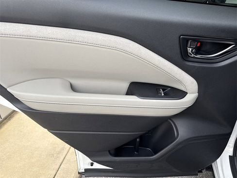 Used 2026 Subaru Forester Limited image 31