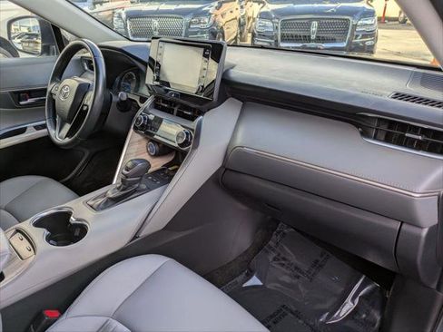 Used 2021 Toyota Venza XLE image 27