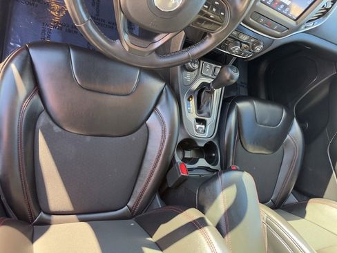 Used 2021 Jeep Cherokee Trailhawk image 15