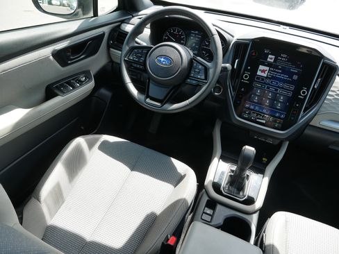 Used 2025 Subaru Forester Premium AWD/4WD image 9