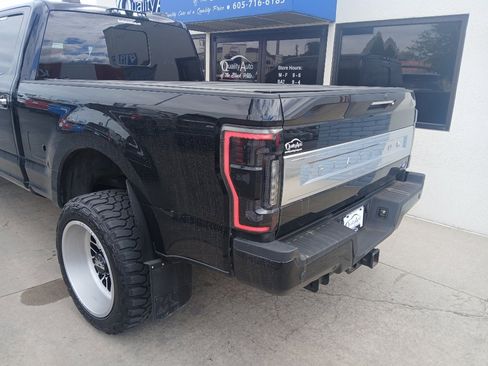 Used 2022 Ford F350 Platinum w/ FX4 Off-Road Package AWD/4WD image 22