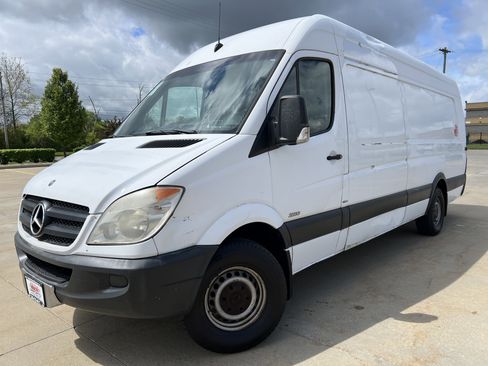 Used 2013 Mercedes-Benz Sprinter 2500 image 1