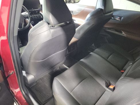 Used 2022 Toyota Venza Limited image 14