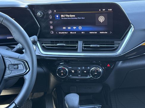 Certified 2024 Chevrolet Trax RS w/ Sunroof Package image 29