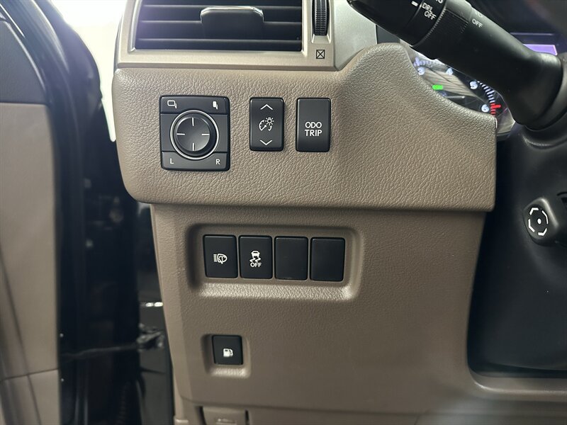Used 2014 Lexus GX 460 w/ Premium Package AWD/4WD image 29