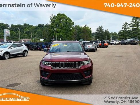 Used 2023 Jeep Grand Cherokee Laredo w/ Luxury Tech Group I AWD/4WD image 2